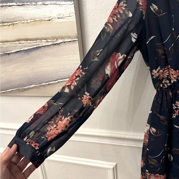 NWOT Floral Dress Size Small - Picture 7 of 13